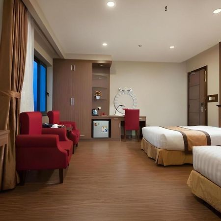 Royal Palace Hotel Tuyen Quang Esterno foto