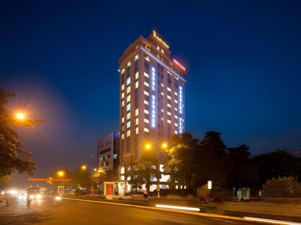 Royal Palace Hotel Tuyen Quang Esterno foto