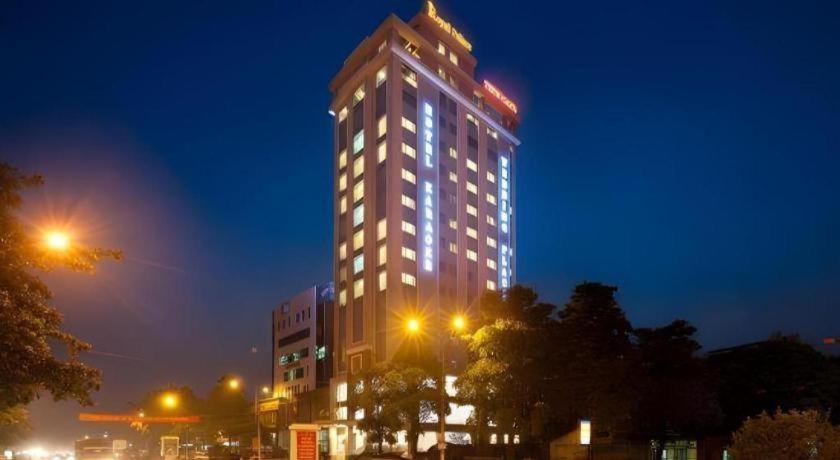 Royal Palace Hotel Tuyen Quang Esterno foto