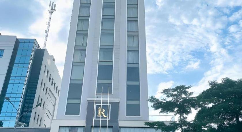 Royal Palace Hotel Tuyen Quang Esterno foto