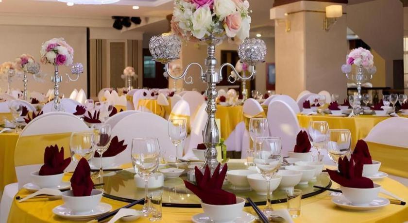 Royal Palace Hotel Tuyen Quang Esterno foto