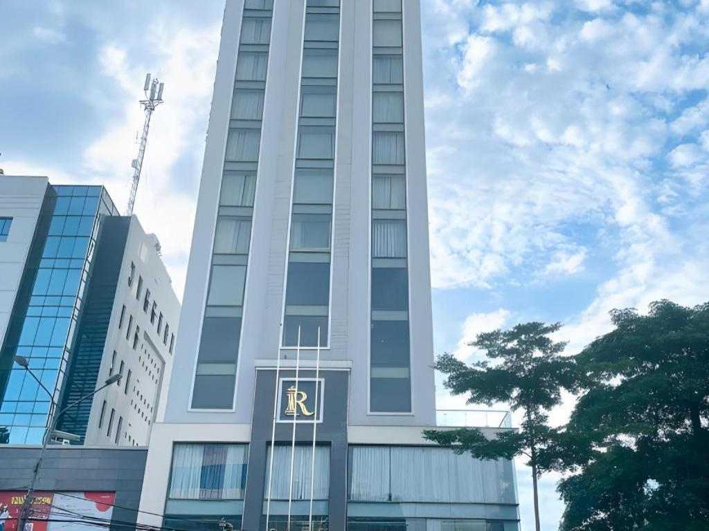 Royal Palace Hotel Tuyen Quang Esterno foto