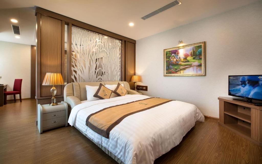 Royal Palace Hotel Tuyen Quang Esterno foto