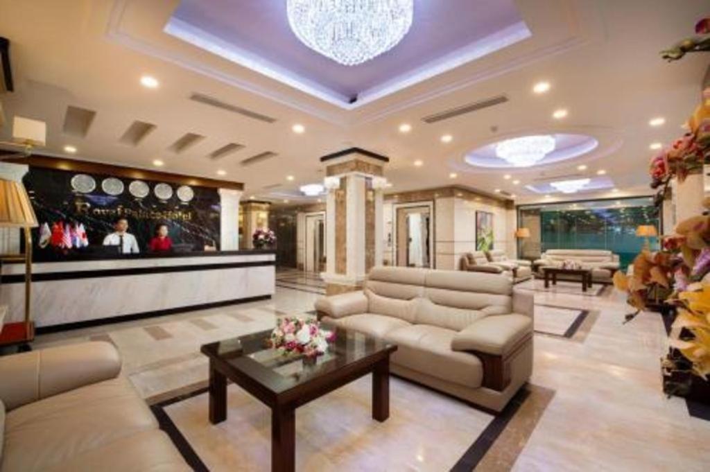 Royal Palace Hotel Tuyen Quang Esterno foto