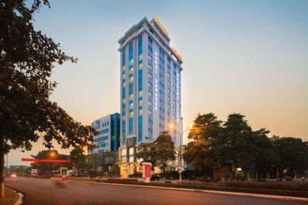 Royal Palace Hotel Tuyen Quang Esterno foto