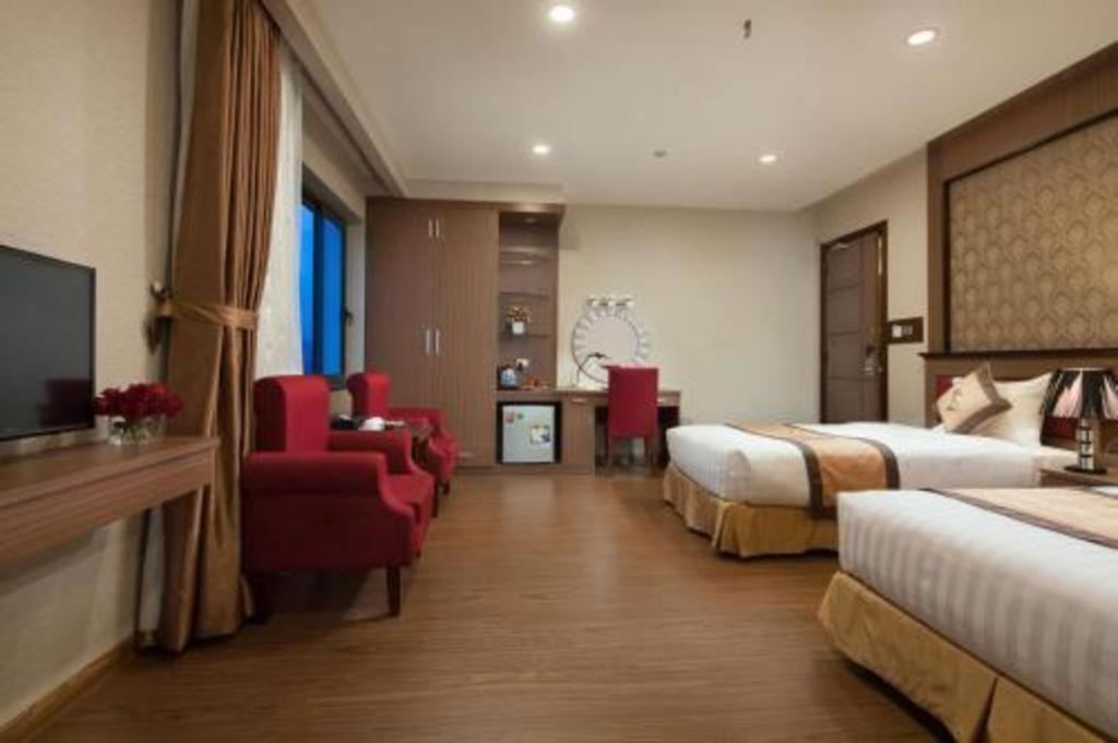 Royal Palace Hotel Tuyen Quang Esterno foto