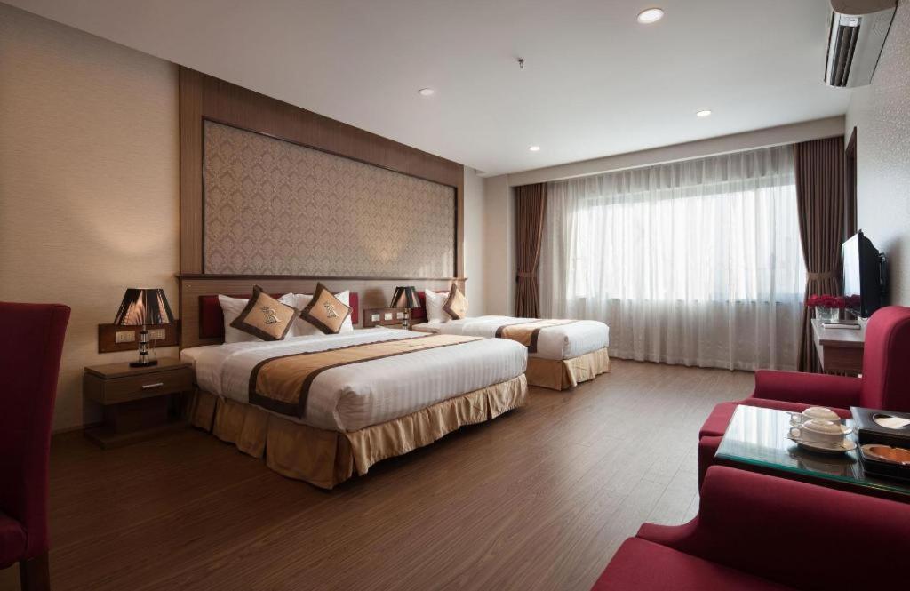 Royal Palace Hotel Tuyen Quang Esterno foto