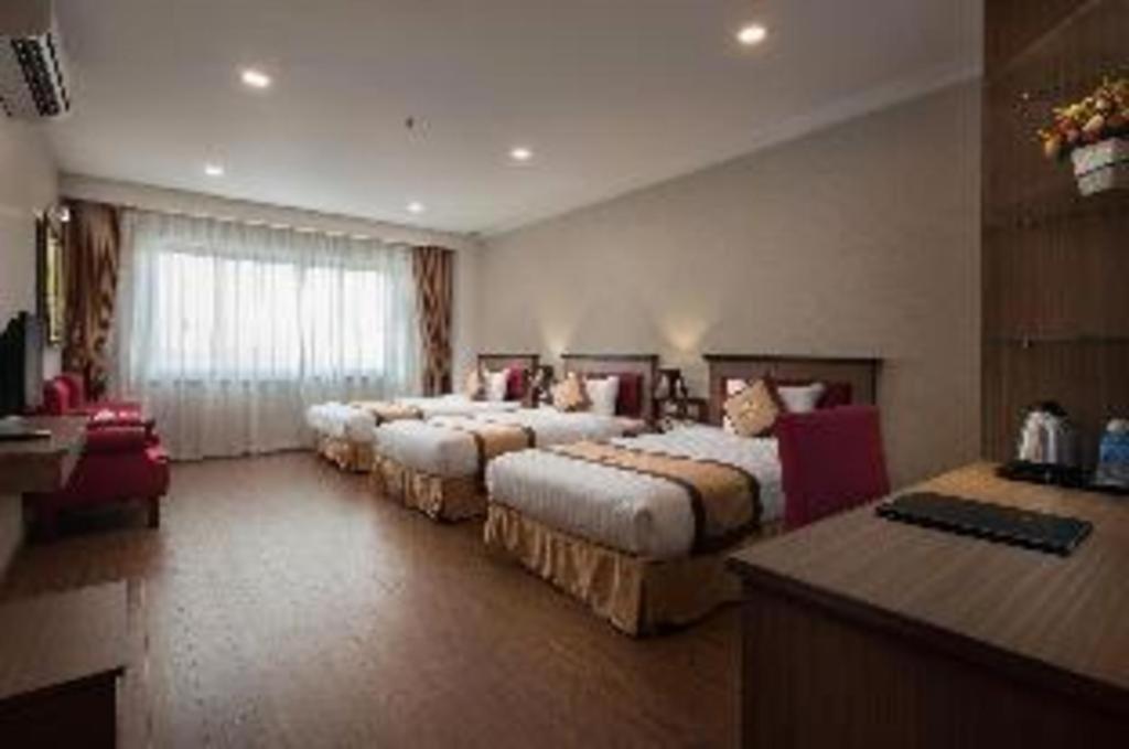 Royal Palace Hotel Tuyen Quang Esterno foto